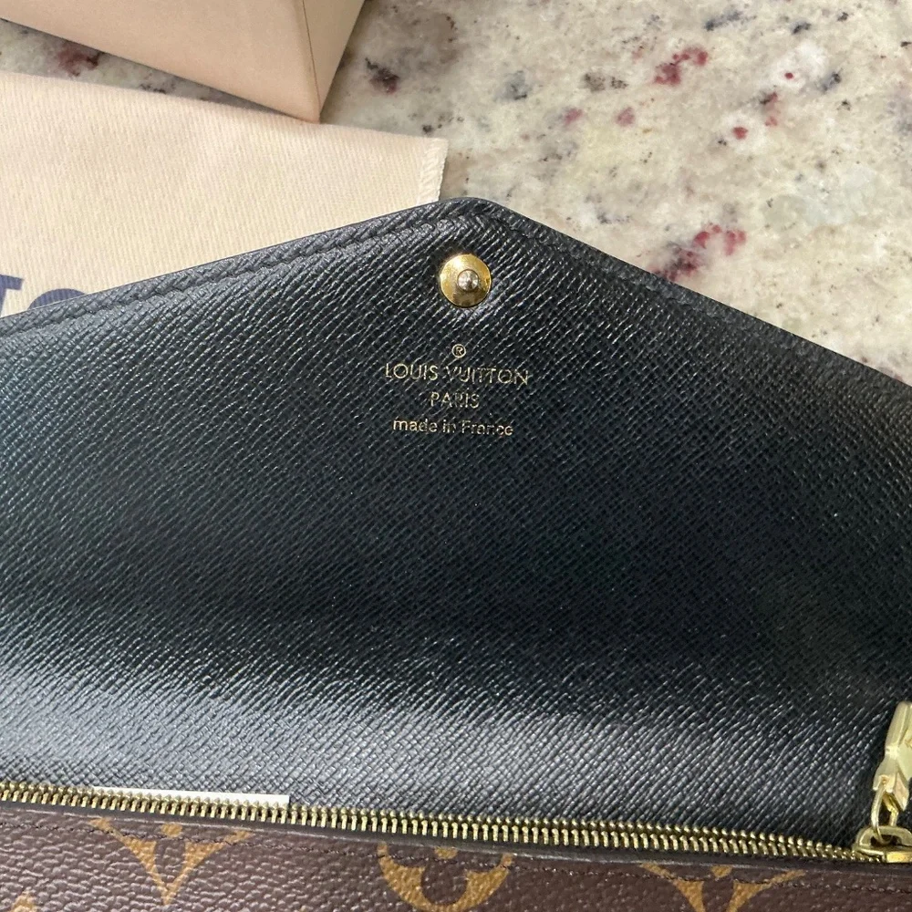 Authentic Louis Vuitton Sarah Wallet Reverse Monogram - Picture 7 of 14